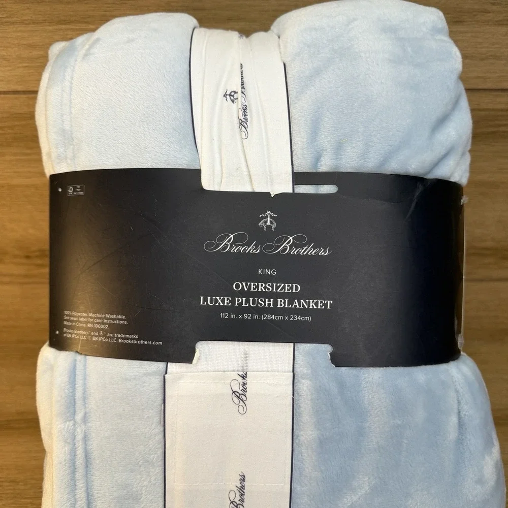 New BROOKS BROTHERS King Size Light Blue / Badge Logo Oversized Plush Blanket
